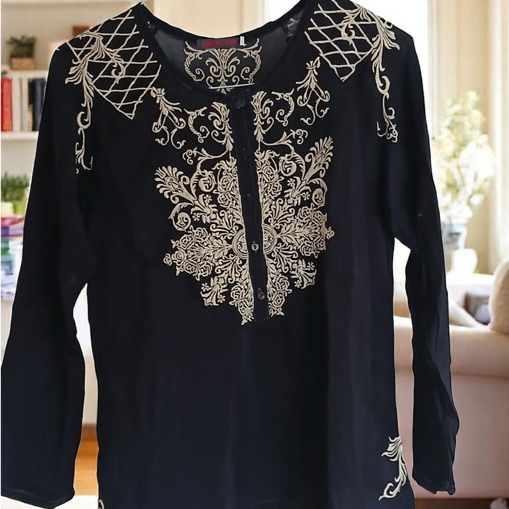 Johnny Was Embroidered Crew Neck Buttoned  Long Sleeve Blouse Size: SP